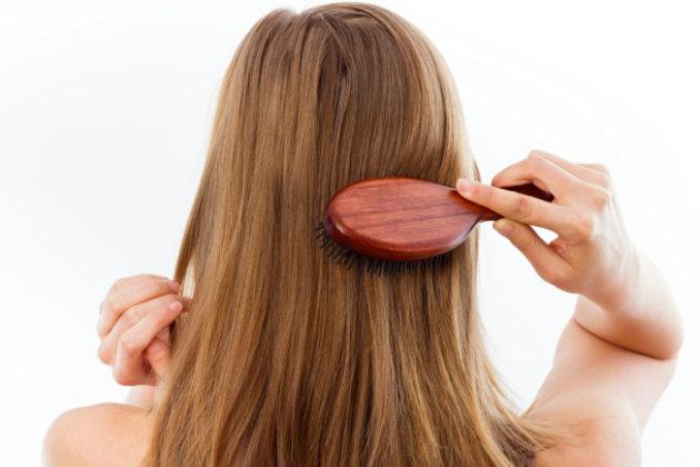 ¿Segura qué estas lavando bien tu cabello? Cepillarse el cabello